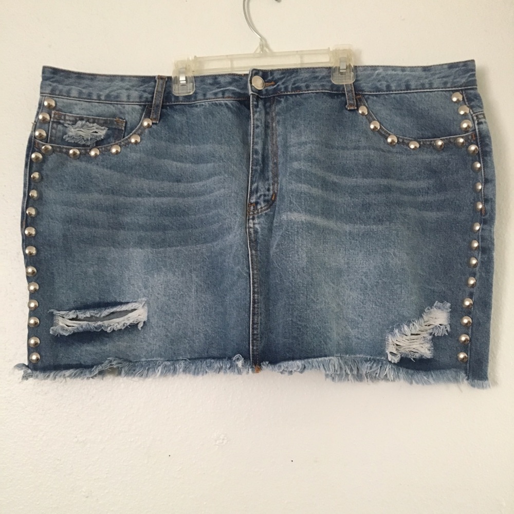 NWOT Forever21 plus medium wash denim skirt